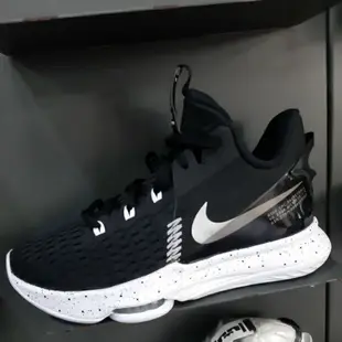 Nike 詹姆士 專屬籃球鞋cQ9381-005有7色正版