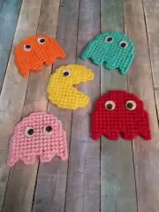Plastic canvas magnet set
