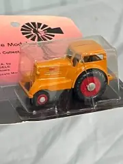 Minneapolis Moline UDLX Comfort Tractor 1:64 JLE Scale Models Ertl NIP