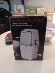 Metrokane Manual Ice Crusher 50's Retro Design Chrome Not old.