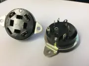 Cinch 2C7, Leslie can cap receptacle, 4 section CAN CAPACITOR SOCKET 1 PC NOS