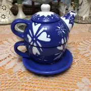 BARNES & NOBLE NESTING TEAPOT & CUP FOR ONE Christmas BLUE w Snowflakes