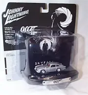 Aston Martin DB5 Skyfall Mounted on a tin display 1:64 NEW JLSP083