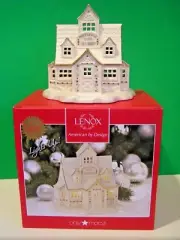 LENOX MISTLETOE PARK Series SKI SHOP Lit sculpture -- Lights Up -- -- NEW in BOX