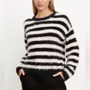 $178 NWT Velvet by Graham & Spencer “Kimberly” Feather Yarn Sweater Sz Small