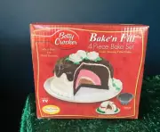 Betty Crocker Bake'n Fill Flip&Decorate Pan 4 Piece Baking Set&Book, New in Box