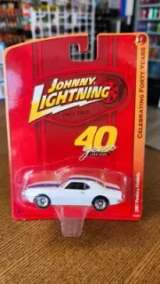 2010 Johnny Lightning 40 Years R5 1967 Pontiac Firebird in White