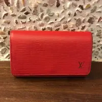 在飛比找Yahoo!奇摩拍賣優惠-LV水波紋紅色中夾