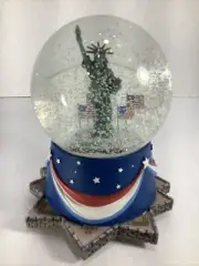 Medium Decorated Statue Of Liberty Musical Snow Globe~NEW