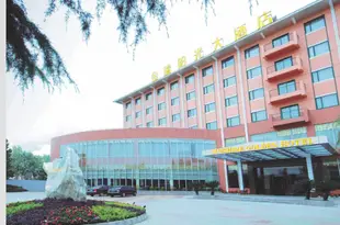 彭州金瑞陽光大酒店Jinrui Yangguang Hotel
