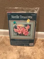 Needle Treasures Needlepoint Kit Amaryllis Christmas Flower NEW 06655 Rare