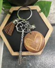 4.5" Silver-Tone Mama Wood Pendant Skeleton Key Keychain New Free Ship B3241