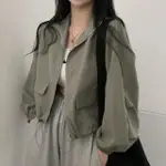 【D.STUDIO】韓版復古百搭工作風短版外套(夾克 上衣 女裝 衣服 外套 長袖上衣 薄外套 防曬外套 J323)