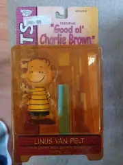 Linus Van Pelt Figure from "Good ol Charlie Brown" Collection
