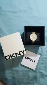 在飛比找Yahoo!奇摩拍賣優惠-代售 全新  DKNY 專櫃 個性腕錶 NY4977 滿天星