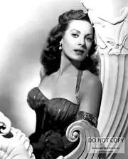 ACTRESS MAUREEN O'HARA - 8X10 PUBLICITY PHOTO (ZY-045)