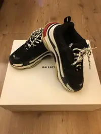 在飛比找Yahoo!奇摩拍賣優惠-Balenciaga Triple s巴黎世家老爹鞋～售出