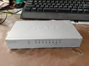 Zyxel 合勤 8 port 口 switch / Hub 交換機 (ES-108A) 10M/100M