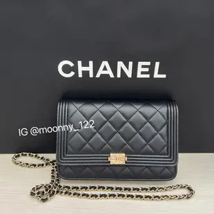 [二手] Chanel boy woc 22開98新 羊皮亮金