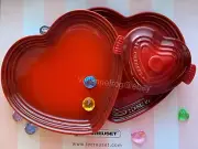LE CREUSET CERISE RED 2 LARGE HEART PLATES & MINI COCOTTE D'AMOUR HANDLE RAMEKIN