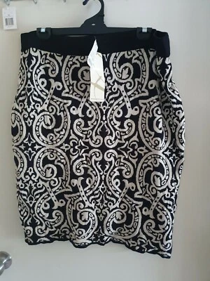 autograph knit skirt in size 26/28