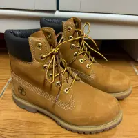 在飛比找蝦皮購物優惠-二手 Timberland 經典黃靴  23.5