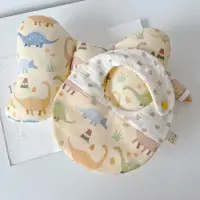 在飛比找momo購物網優惠-【Lianne baby】龍寶寶嬰兒禮物 恐龍大地蝴蝶枕圍兜
