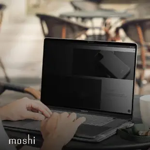 【moshi】MacBook Air M2 13.6 Umbra 防窺螢幕保護貼(防刮防指紋)