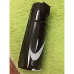 ◇ 羽球世家◇ NIKE T1運動水壺 黑灰白勾 水壺 無吸管 水瓶16OZ (小）訓練水壺