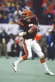 Boomer Esiason Cincinnati Bengals drops back to pass v Cleve Football 1988 Photo