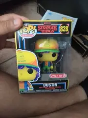 FUNKO POP ! DUSTIN 828 TARGET EXCLUSIVE BLACKLIGHT STRANGER THINGS M01