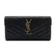 【YSL】Monogram V字縫線魚子醬牛皮金屬LOGO暗釦手拿長夾(372264-黑)