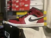 Nike Air Jordan 1 Mid Chicago Black Toe GS 554725-069 Size 4.5Y