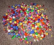 500+ Pcs Filled W/ Rings & Sticky Toys 1” Acorn Capsules Vending Gumball Machine