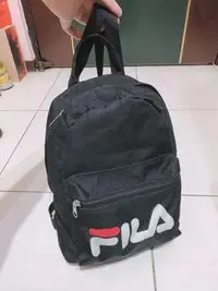 在飛比找旋轉拍賣優惠-FILA 後背(中) 很能裝的後背，很輕很好用，很推唷