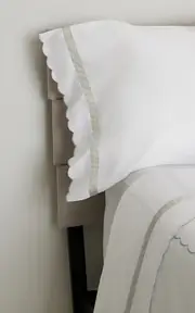 [Los Encajeros] Europa Satin Queen Bedding Set