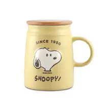 在飛比找ETMall東森購物網優惠-SNOOPY史努比小夥伴浮雕陶瓷竹蓋杯-蛋黃色馬克杯SP-S