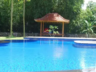 彭多克安格雷克普蒂家庭旅館Pondok Anggrek Putih Homestay