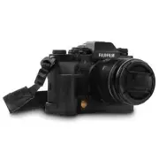 MegaGear Fujifilm X-T3 Ever Ready Top Grain Leather Camera Half Case and Strap