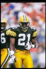 Defensive back Craig Newsome Green Bay Packers looks on during - 1996 Old Photo