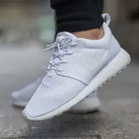 在飛比找旋轉拍賣優惠-耐吉 Nike ROSHE RUN Rosherun 全白男