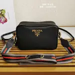 『二手』 PRADA 肩帶式皮革手袋 1BH082 單肩包 斜挎包 男女同款小方包 普拉達黑色相機包