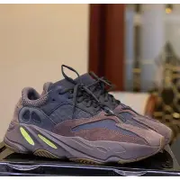 在飛比找Yahoo!奇摩拍賣優惠-Yeezy Boost 700 Mauve 棕紫 配色 EE