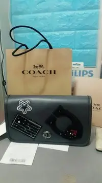 在飛比找Yahoo!奇摩拍賣優惠-coach 專櫃正品 限量款 皮革補釘系列星星/太空翻蓋斜背