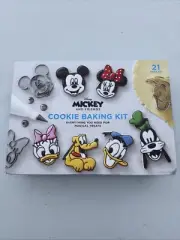 William Sonoma Mickey and Friends Cookie Baking Kit 21 Pieces Disney Nordic Ware
