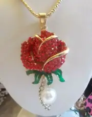BETSEY JOHNSON SPARKLING RED ROSE CRYSTAL PEARL & ENAMEL PENDANT CHAIN NECKLACE