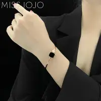 在飛比找樂天市場購物網優惠-日韓版簡約個性黑色方形單鉆鑲鉆開口鈦鋼鍍18K玫瑰金手鐲手環
