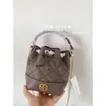 折扣款 全新正品 TB包 TORY BURCH 87293 羊皮 WILLA 迷你款 束口水桶包 石頭灰色