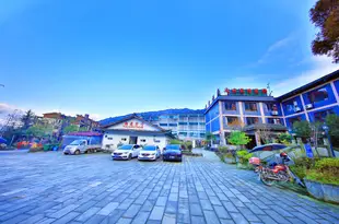 雅鑫度假酒店(峨眉山七裏坪店)Yaxin Resort Hotel