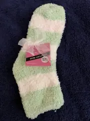 Ladies Cozy socks Green and White Color fits shoe size 1-6
